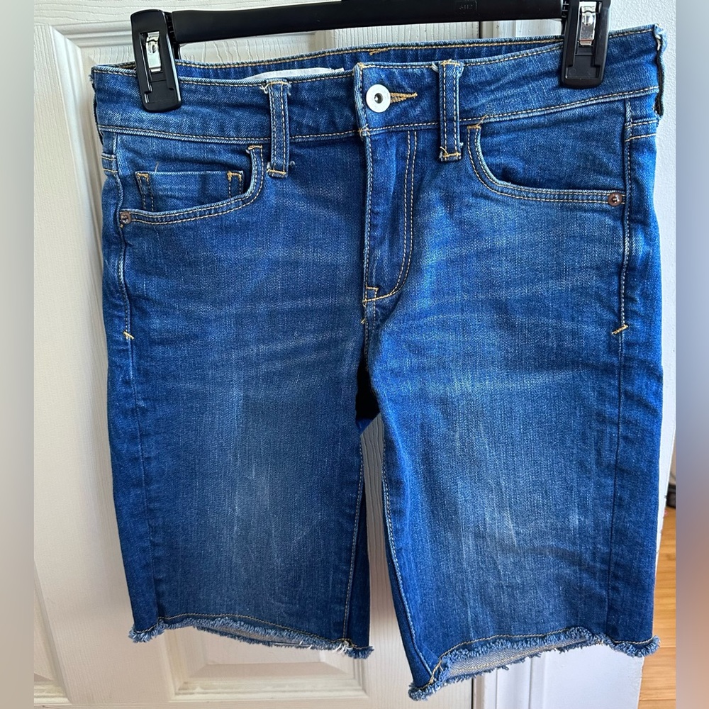 Pilcro by anthropologie bermuda blue wash mid rise slim shorts, size 25